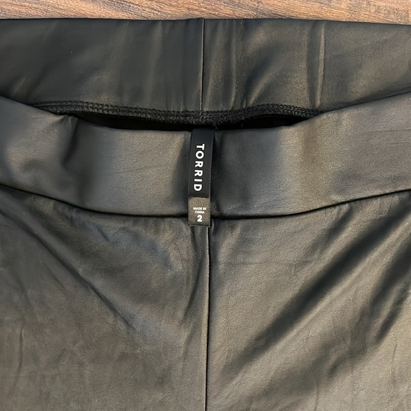 Torrid Full Length, Signature Waist, Faux Leather, Spandex Legging, Sz. 2. - Picture 7 of 11